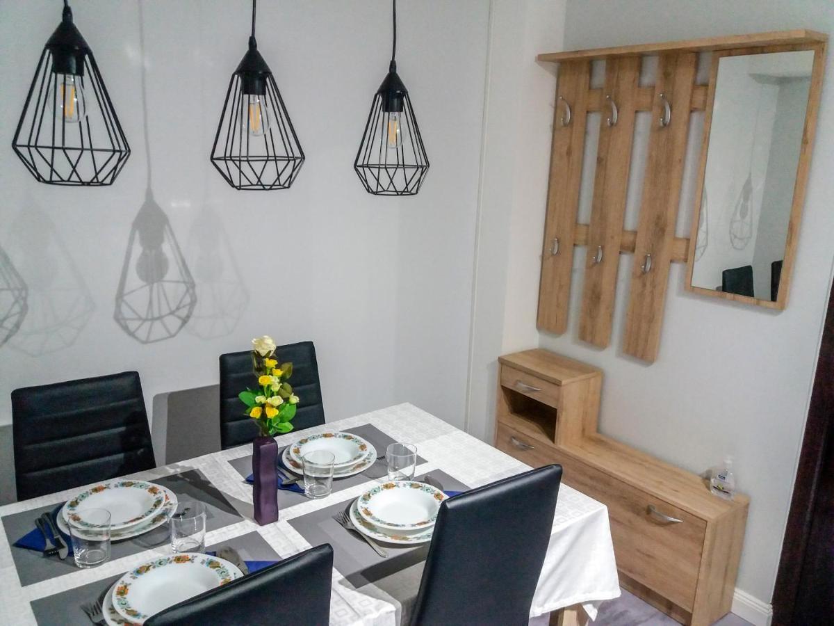 Aweshome City Apartment - 3 Bedrooms And Free Parking Ντέμπρετσεν Εξωτερικό φωτογραφία